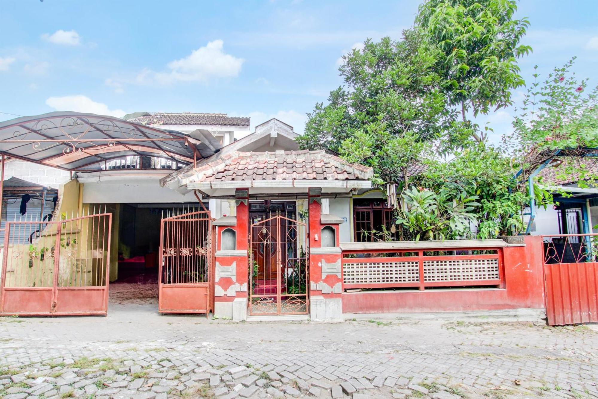 Oyo 94000 Omah Citra Genia Homestay Ngaglik Buitenkant foto