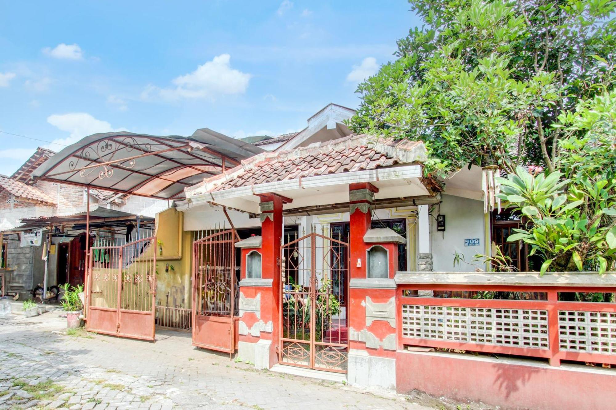 Oyo 94000 Omah Citra Genia Homestay Ngaglik Buitenkant foto